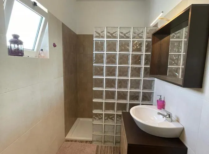 Πανσιόν Se7 Mares